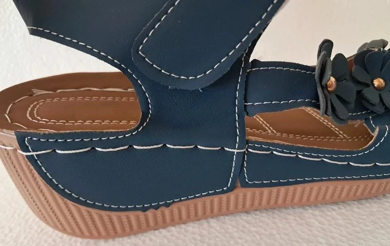 Navy blue sandals with flowers, Velcro closure - Size 40 – photo 4
